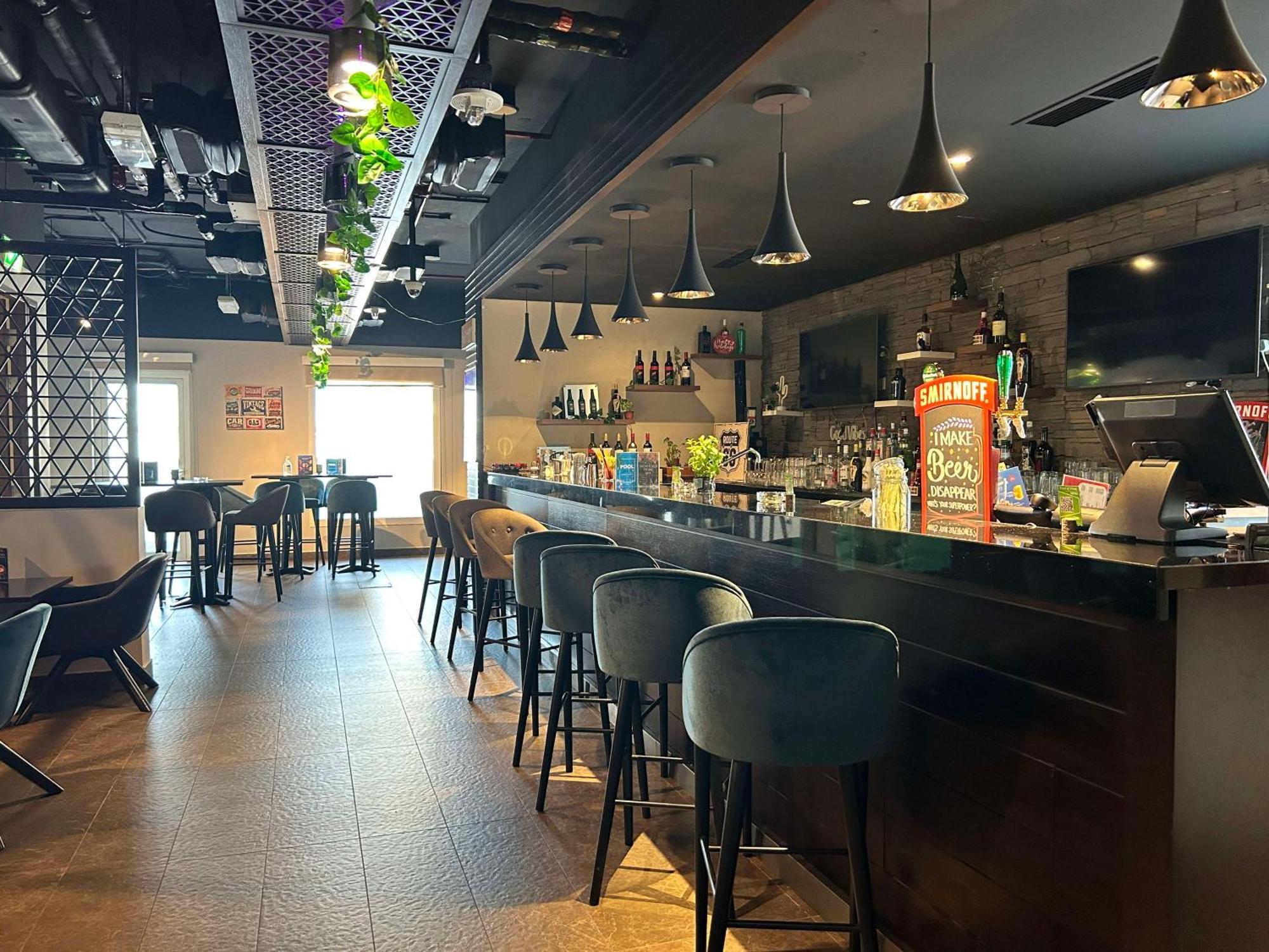 迪拜阿尔巴沙希尔顿欢朋酒店 外观 照片